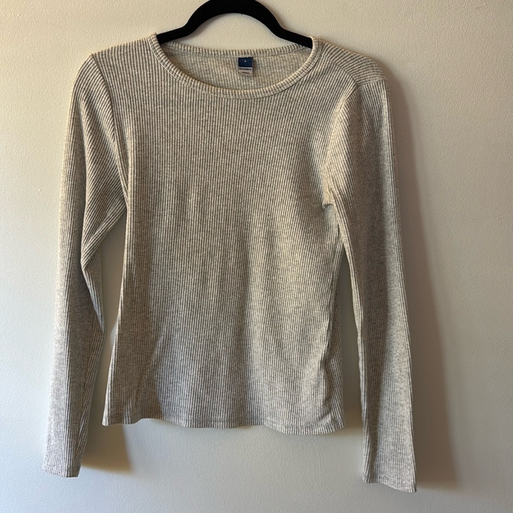 Plain light gray long sleeves 
Brand (old navy)